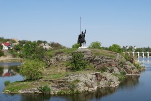 Корсунь-Шевченківський, пам'ятник Росичу